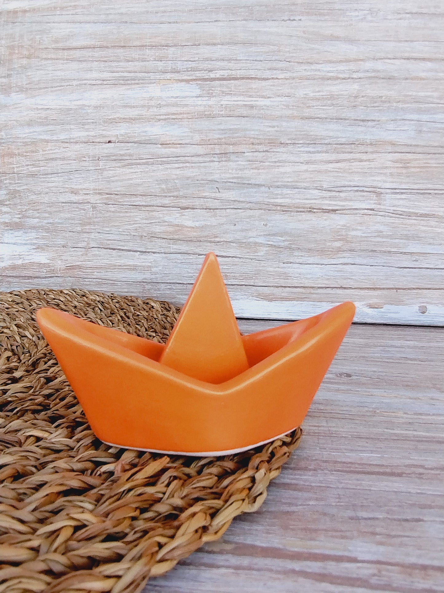 Barchetta "di carta" in ceramica, piccola