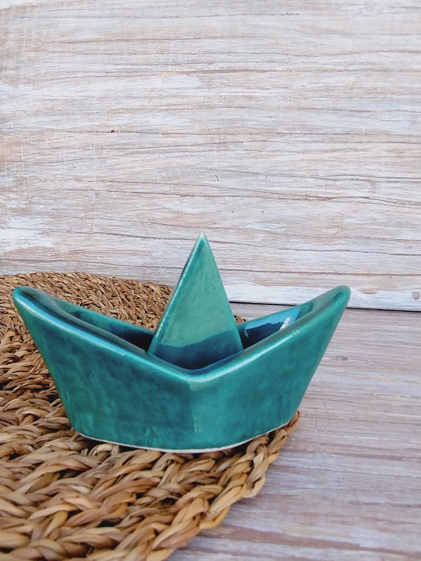 Barchetta "di carta" in ceramica, piccola