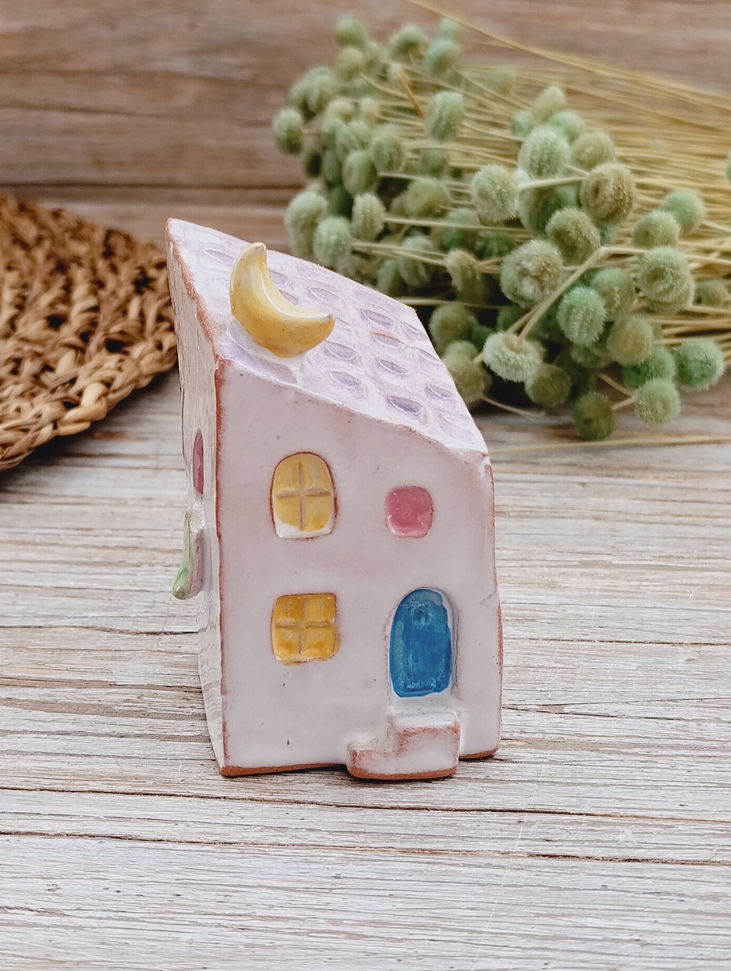 Casetta tetto lilla e luna