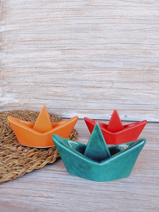 Barchetta "di carta" in ceramica, piccola