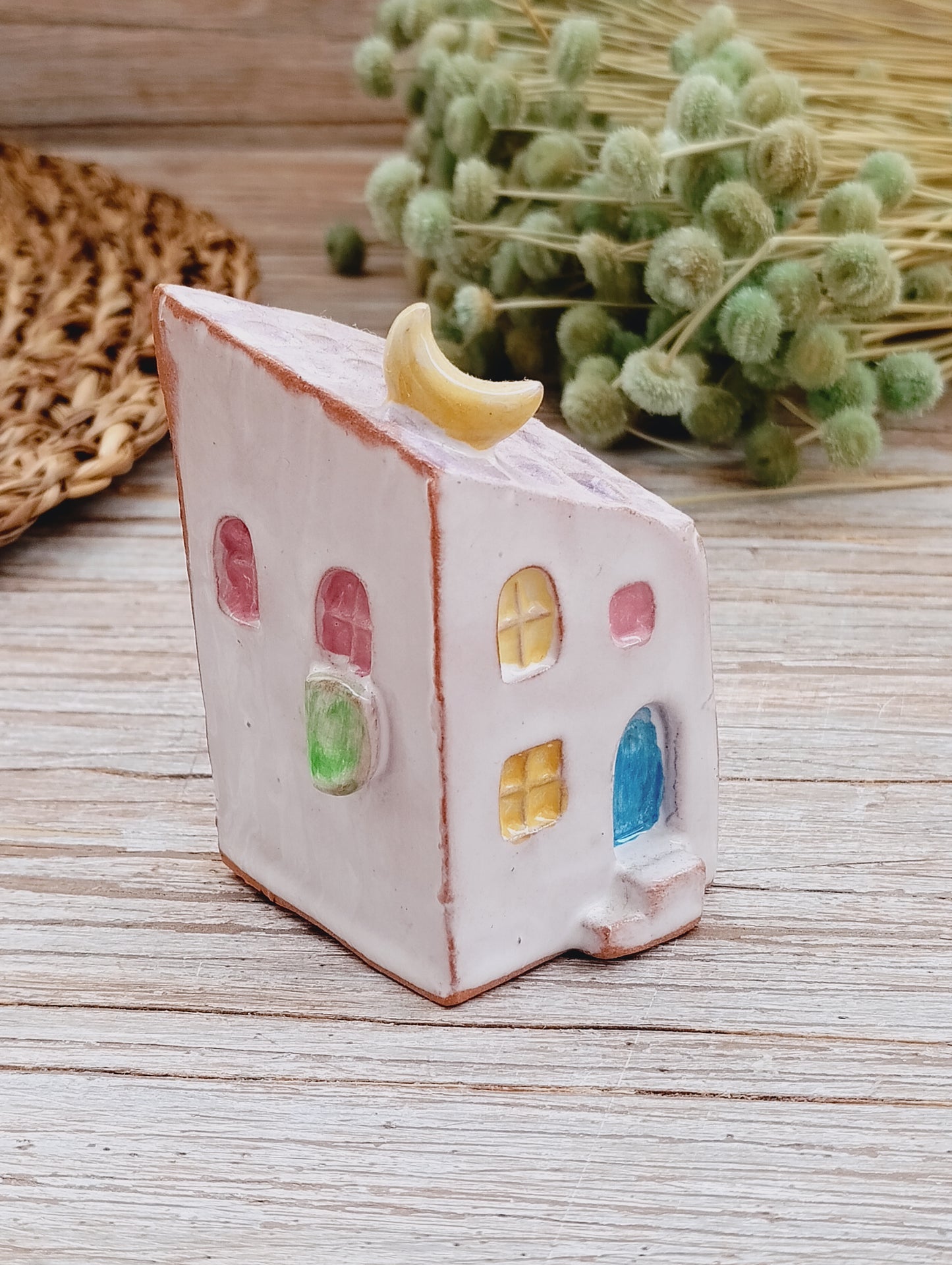 Casetta tetto lilla e luna