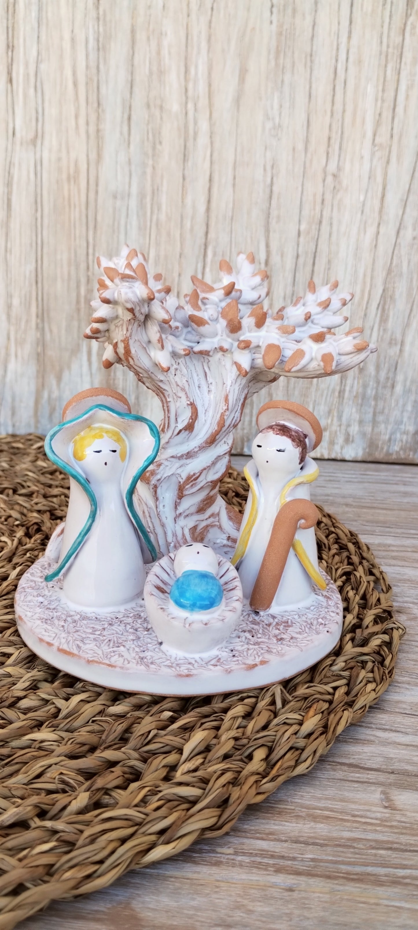 Presepe in maiolica con ulivo