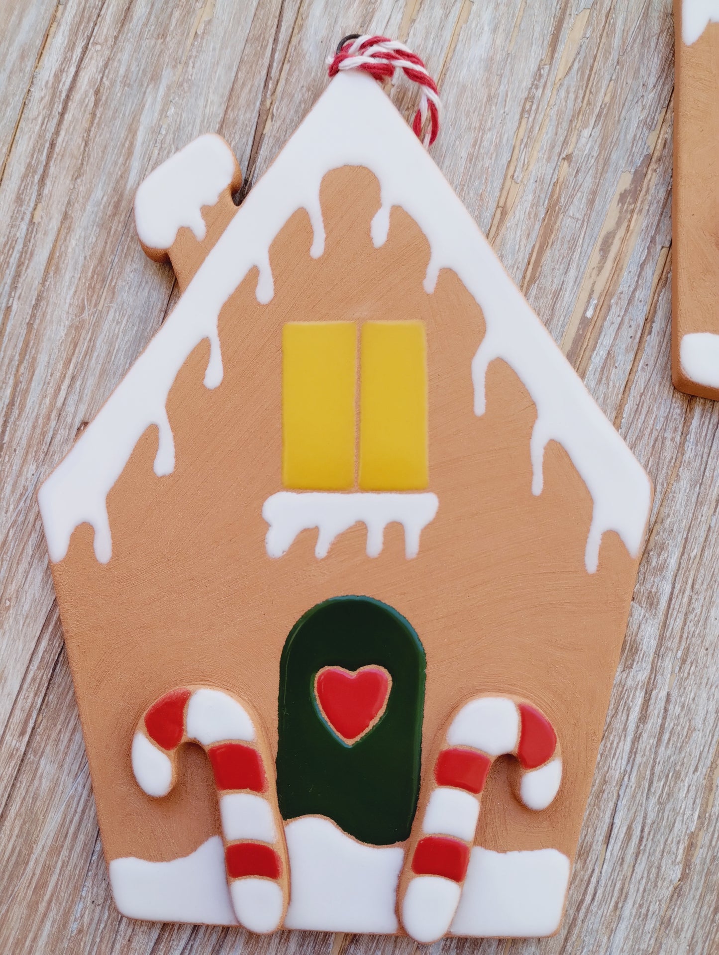 Casa in ceramica stile "Pan di zenzero"