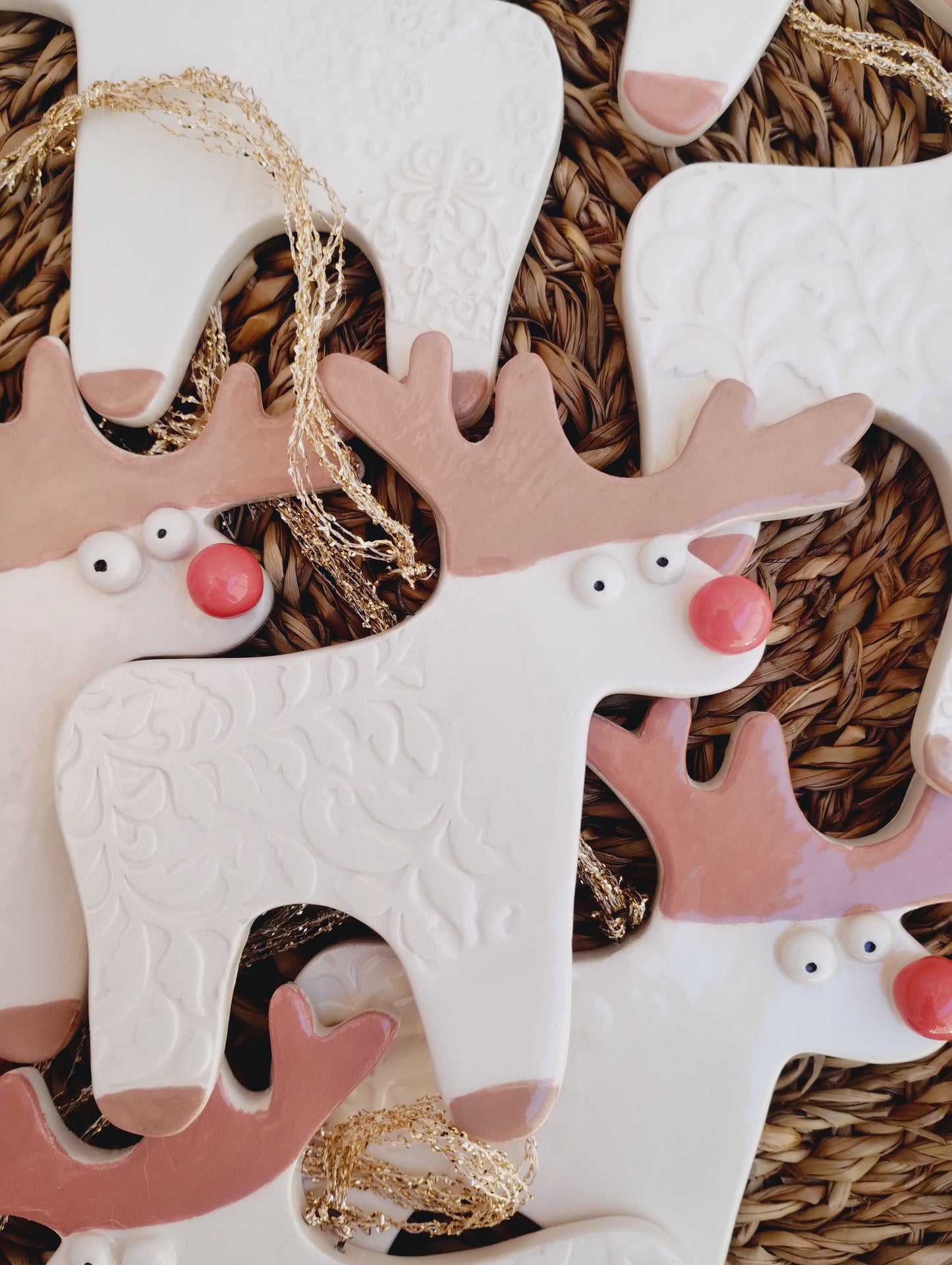 Renna in ceramica da appendere