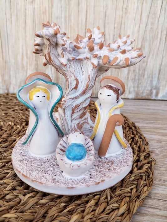 Presepe in maiolica con ulivo